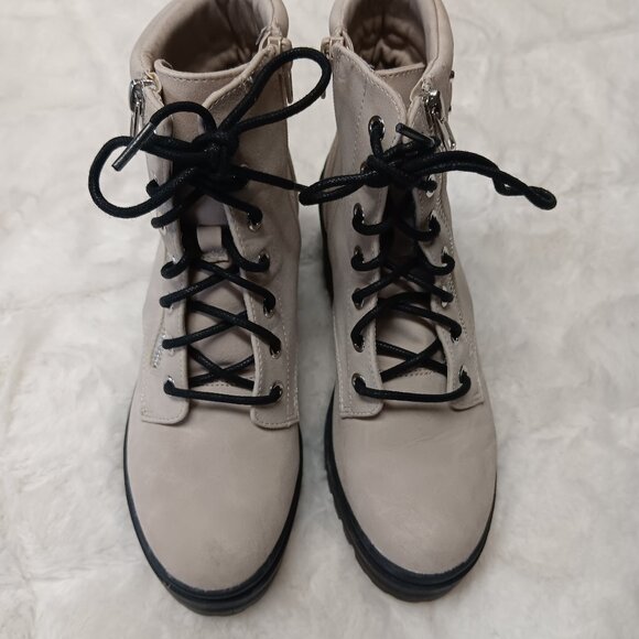 Chunky Healed Studded Cream Boots Size 6.5 - Picture 3 of 16